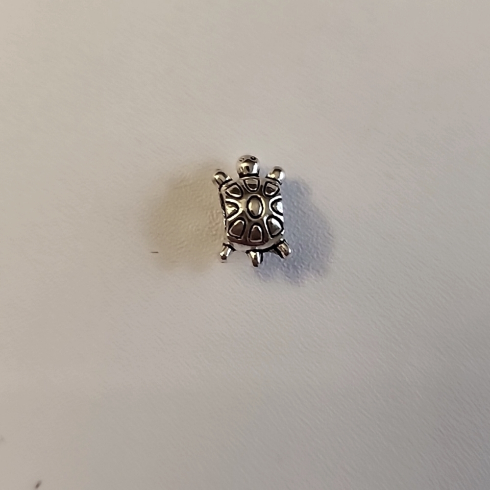 Petite TURTLE Charm for Pandora style Bracelets Tibeten alloys